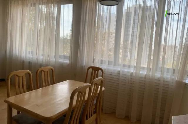 3 սենյականոց բնակարան Գյուլբենկյան փողոցում, 78 ք.մ., 3/5 հարկ, եվրովերանորոգված, քարե շենք