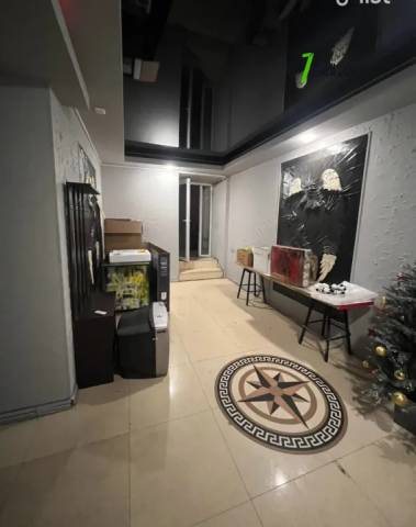 Բազմաֆունկցիոնալ գույք Աբովյան փողոցում կենտրոնում, 170 ք.մ.