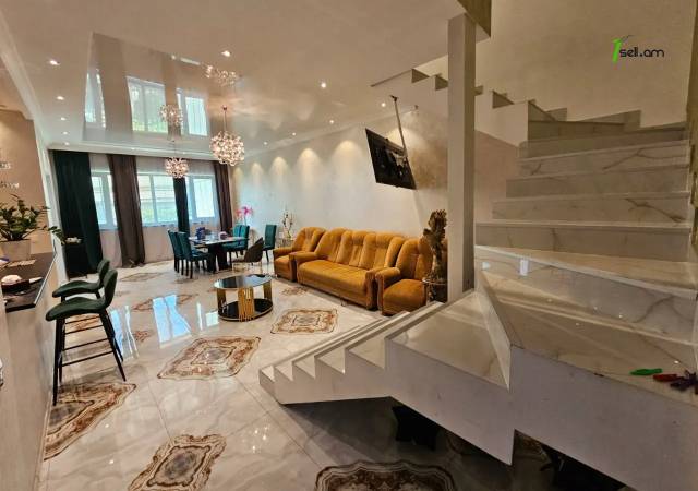 Երկու հարկանի քարե տուն Էրեբունու փողոցում Էրեբունիում, 500 ք.մ., 2 սանհանգույց