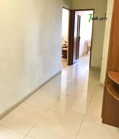 3 սենյականոց բնակարան Կոմիտասի պողոտայում, 67 ք.մ., 4/8 հարկ, կապիտալ վերանորոգված, քարե շենք