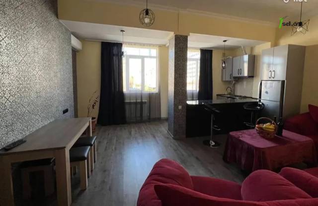 2 սենյականոց բնակարան Կոմիտասի պողոտայում, 50 քմ, 5/7 հարկ, եվրովերանորոգված, քարե շենք