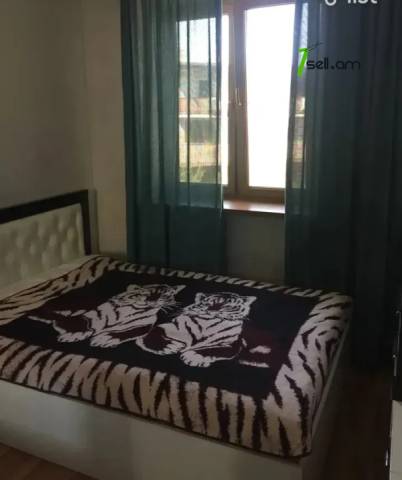 3 սենյականոց բնակարան Դրոյի փողոցում, 77 ք.մ., նախավերջին հարկ, բարձր առաստաղներ