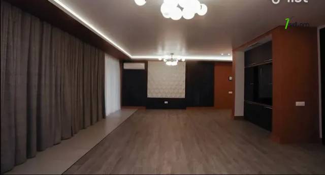 4 սենյականոց բնակարան Նալբանդյան փողոցում, 150 ք.մ., 3+ սանհանգույց, բարձր առաստաղներ