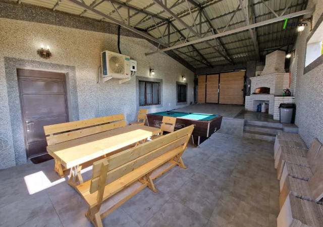 Երկու հարկանի քարե տուն Հաղթանակի փողոցում Ձորաղբյուրում, 500 ք.մ., 3+ սանհանգույց, եվրովերանորոգված