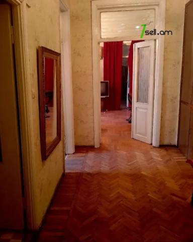 2 սենյականոց բնակարան Պարոնյան փողոցում, 70 ք.մ., բարձր առաստաղներ, 2/5 հարկ, կոսմետիկ վերանորոգում