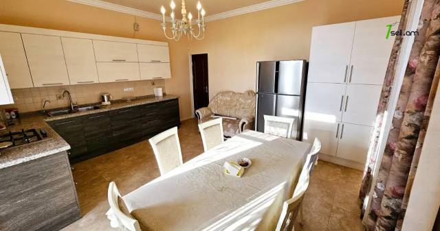 Չորս հարկանի քարե տուն Սիլիկյան 4-րդ փողոցում Աջափնյակում, 2480 ք.մ., 3+ սանհանգույց, մեծ հողամաս