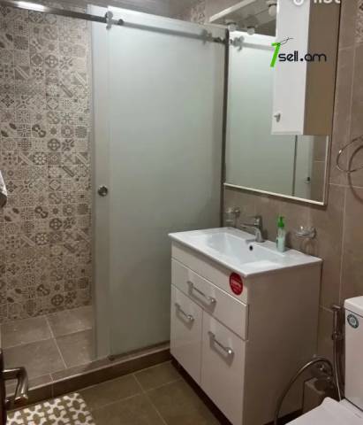 2 սենյականոց բնակարան Սեբաստիայի փողոցում, 40 քմ, կապիտալ վերանորոգված, քարե շենք