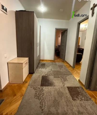 3 սենյականոց բնակարան Նելսոն Ստեփանյան փողոցում, 56 քմ, նախավերջին հարկ, կապիտալ վերանորոգված