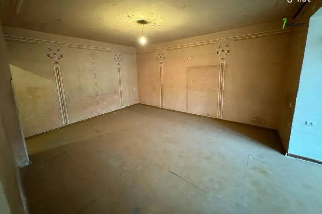 1 սենյականոց բնակարան Նելսոն Ստեփանյան փողոցում, 46 քմ, նախավերջին հարկ, քարե շենք