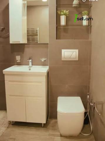 4 սենյականոց բնակարան Դրոյի փողոցում, 91 ք.մ., կապիտալ վերանորոգված, քարե շենք