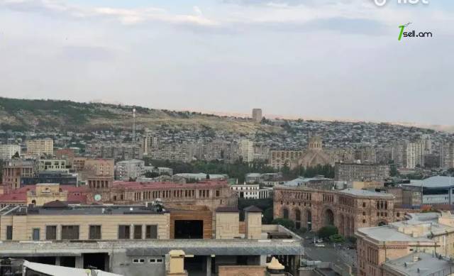 2 սենյականոց բնակարան նորակառույց շենքում Եզնիկ Կողբացու փողոցում, 58 ք.մ., բարձր առաստաղներ
