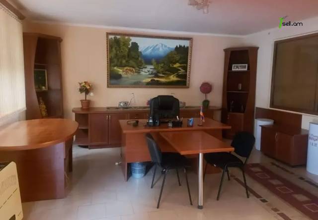 3 սենյականոց բնակարան, Safaryan St, 64 ք.մ., 3/5 հարկ, եվրովերանորոգված, քարե շենք