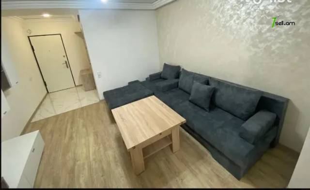 2 սենյականոց բնակարան Ազատության պողոտայում, 50 ք.մ., 2/5 հարկ, եվրովերանորոգված, քարե շենք