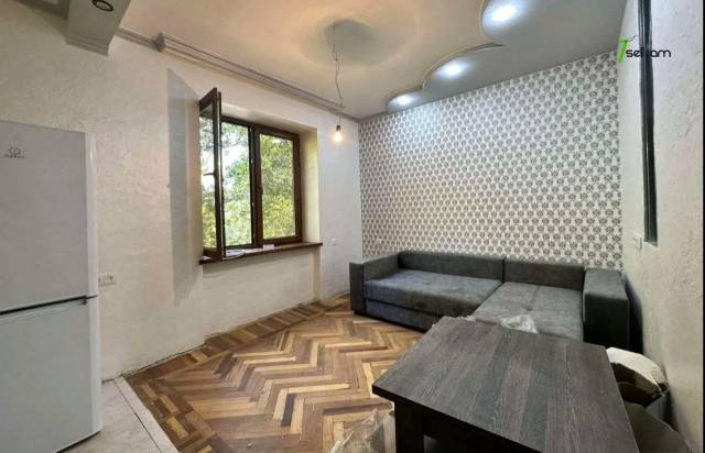 2 սենյականոց բնակարան Զաքյան փողոցում, 36 ք.մ., 3/5 հարկ, կապիտալ վերանորոգված, քարե շենք