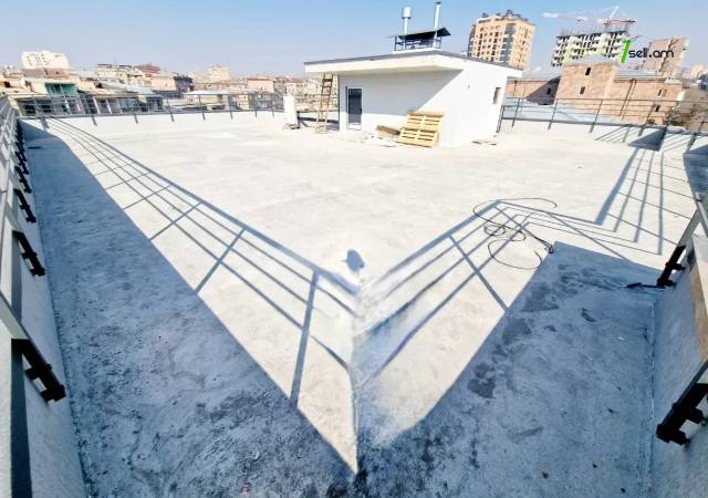 Բազմաֆունկցիոնալ գույք Հրաչյա Քոչար փողոցում Արաբկիրում, 1070 ք.մ.