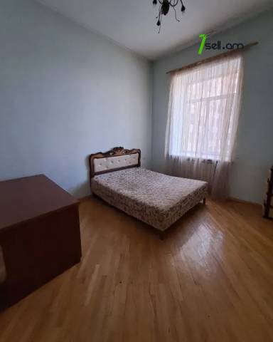 3 սենյականոց բնակարան նորակառույց շենքում Նար–Դոսի փողոցում, 70 ք.մ., կապիտալ վերանորոգված