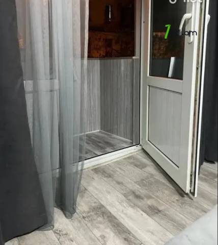4 սենյականոց բնակարան, Hanrapetutyan Street, 90 ք.մ., բարձր առաստաղներ, նախավերջին հարկ