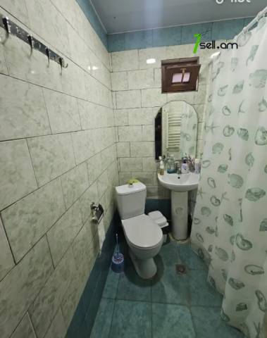 Երկու հարկանի տուն Ֆուչիկի փողոցում Աջափնյակում, 106 քմ, 2 սանհանգույց, կապիտալ վերանորոգված