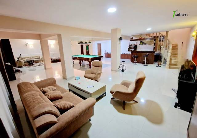 Երկու հարկանի քարե տուն Դավթաշենի 7-րդ փողոցում Դավիթաշենում, 1000 ք.մ., 3+ սանհանգույց