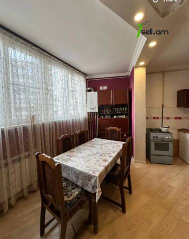 3 սենյականոց բնակարան, 16 թաղամաս, 78 ք.մ., 12/16 հարկ, կապիտալ վերանորոգված