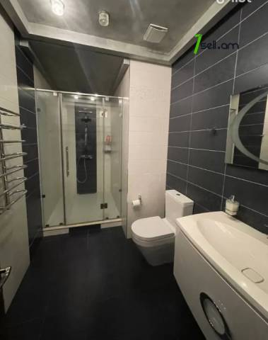 Երեք հարկանի տուն Արաբկիր 51-րդ փողոցում Արաբկիրում, 580 ք.մ., 3+ սանհանգույց