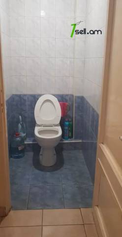 Երկու հարկանի քարե տուն Չարենցի փողոցում կենտրոնում, 435 ք.մ., կոսմետիկ վերանորոգում