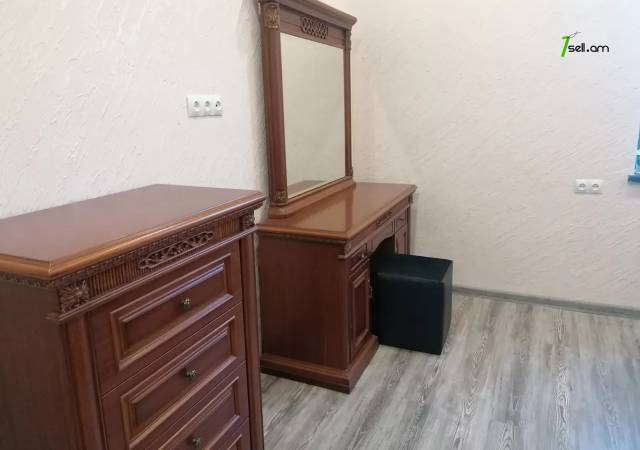 Մեկ հարկանի քարե տուն Էրեբունու փողոցում Էրեբունիում, 450 ք.մ., կապիտալ վերանորոգված