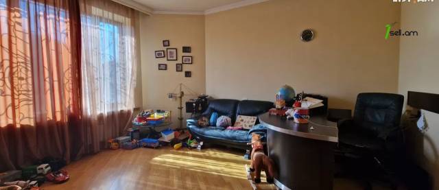 Երկու հարկանի քարե տուն Աջափնյակում, 360 ք.մ., 3+ սանհանգույց, եվրովերանորոգված