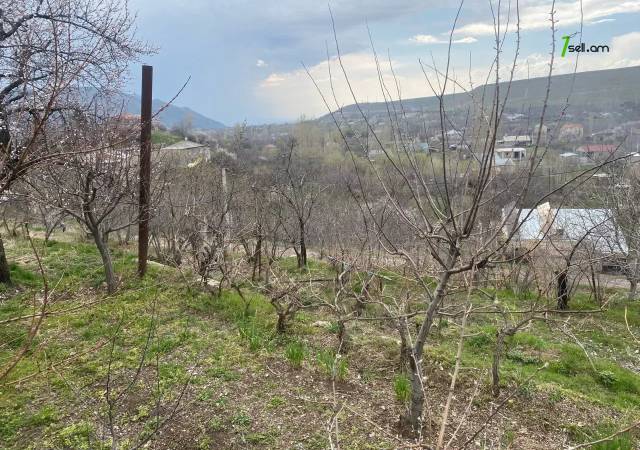 Մեկ հարկանի քարե տուն 1-ին փողոցում Գառնիում, 125 ք.մ., 2 սանհանգույց