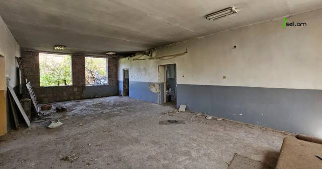 Երկու հարկանի քարե տուն Մառի փողոցում Նոր Նորքում, 1415 քմ, 3+ սանհանգույց