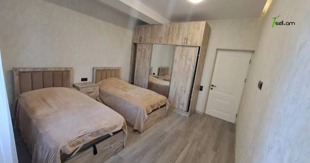 3 սենյականոց բնակարան նորակառույց շենքում Դերենիկ Դեմիրճյանի փողոցում, 135 ք.մ., նախավերջին հարկ