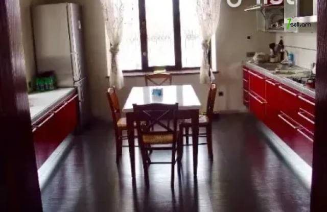 Երկու հարկանի քարե տուն Ծարավ աղբյուրի փողոցում Ավանում, 440 ք.մ., 3+ սանհանգույց, եվրովերանորոգված