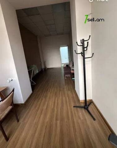 3 սենյականոց բնակարան Պարոնյան փողոցում, 110 քմ, 2/4 հարկ, բարձր առաստաղներ, կապիտալ վերանորոգված