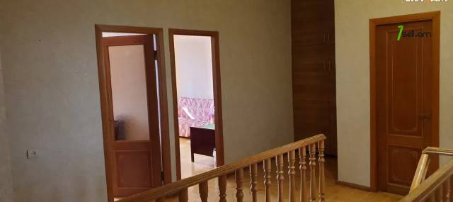 Երկու հարկանի քարե տուն Արաբկիրում, 200 ք.մ., 2 սանհանգույց, եվրովերանորոգված