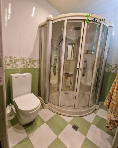 Մեկ հարկանի քարե տուն Խաչատուր Աբովյանի 27-րդ փողոցում Ավանում, 1000 ք.մ., 2 սանհանգույց