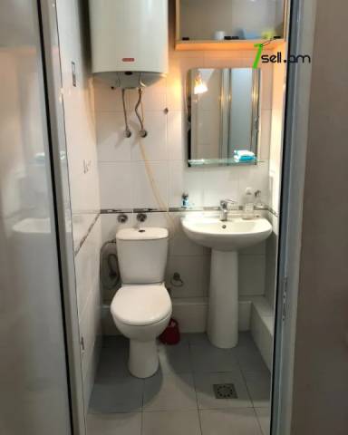 1 սենյականոց բնակարան Թումանյան փողոցում, 40 ք.մ., նախավերջին հարկ, կոսմետիկ վերանորոգում, քարե շենք