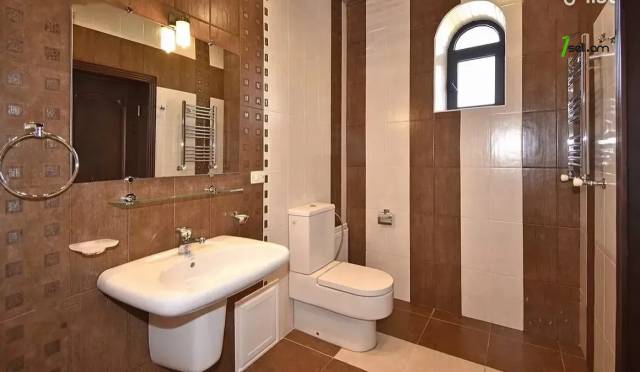 Երկու հարկանի քարե տուն Արաքսի փողոցում Աջափնյակում, 390 ք.մ., 3+ սանհանգույց