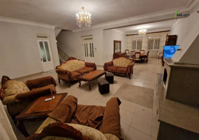 Երկու հարկանի քարե տուն Դավիթ Բեկի փողոցում Էրեբունիում, 650 քմ, 3+ սանհանգույց, եվրովերանորոգված