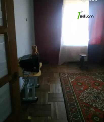 3 սենյականոց բնակարան Գյուլիքևխյան փողոցում, 80 ք.մ., քարե շենք