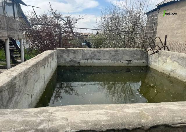 Երկու հարկանի տուն 28-րդ փողոցում Նոր Խարբերդում, 185 քմ, 2 սանհանգույց, եվրովերանորոգված
