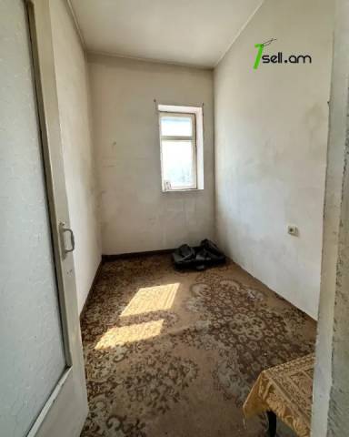 Երկու հարկանի քարե տուն Ոսկերիչների փողոցում կենտրոնում, 337 ք.մ.