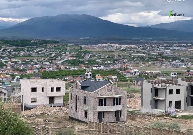 Հողատարածք բնակելի շինությունների համար Ավանում, 4000 ք.մ.