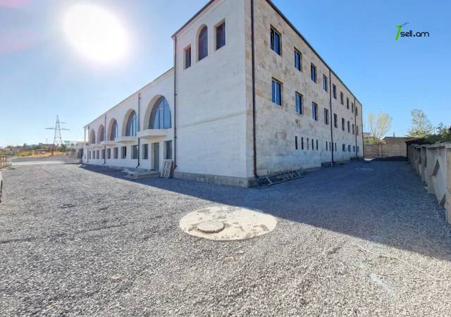 Բազմաֆունկցիոնալ գույք, Թբիլիսյան խճուղի Քանաքեռ Զեյթունում, 2000 ք.մ.