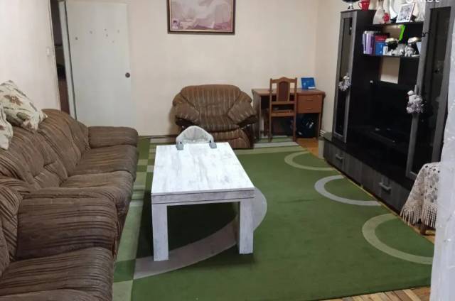 3 սենյականոց բնակարան Ծովակալ Իսակովի պողոտայում, 78 ք.մ., 3/9 հարկ, մի քանի պատշգամբ