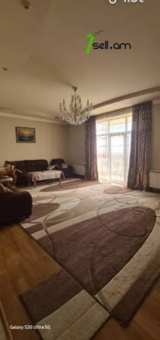 Երկու հարկանի տուն Պետրոս Դուրյանի փողոցում Ավանում, 330 քմ, 2 սանհանգույց, կապիտալ վերանորոգված