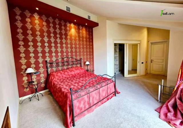 Երեք հարկանի քարե տուն Արաբկիրում, 3200 քմ, 3+ սանհանգույց, մեծ հողամաս, կապիտալ վերանորոգված