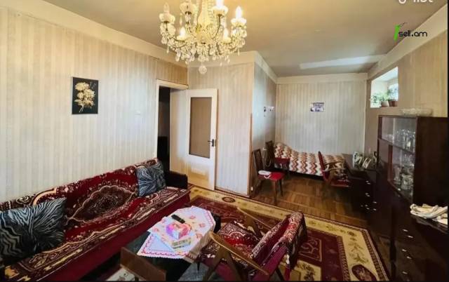 4 սենյականոց բնակարան Բաշինջաղյան փողոցում, 96 ք.մ., քարե շենք