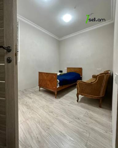 Երկու հարկանի քարե տուն 19-րդ փողոցում Շենգավիթում, 500 քմ, 2 սանհանգույց, կապիտալ վերանորոգված