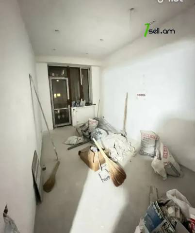 4 սենյականոց բնակարան նորակառույց շենքում Նիկողայոս Ադոնցի փողոցում, 105 ք.մ., 5/8 հարկ