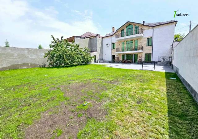 Երեք հարկանի քարե տուն, Նորք-Մարաշ վարչական շրջան Նորք Մարաշում, 660 ք.մ., 3+ սանհանգույց